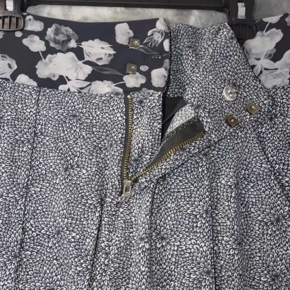 Lululemon‎ Womens 4 Navy White Floral Stretchy Straight Dress Pants Casual